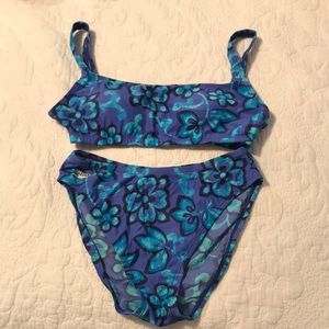 Speedo 2 piece swim suit. size 8.